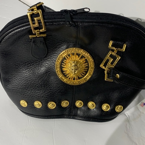 Black vintage leather shoulder bag with gold design - Picture 3 of 9